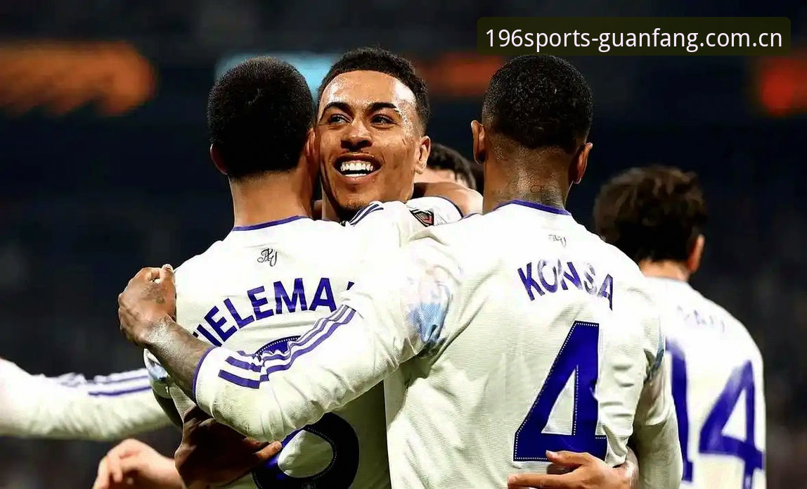 196体育app下载安装评测 欧联杯决赛精彩回顾:维拉3-0大胜弗赖堡,30年冠军荒终结